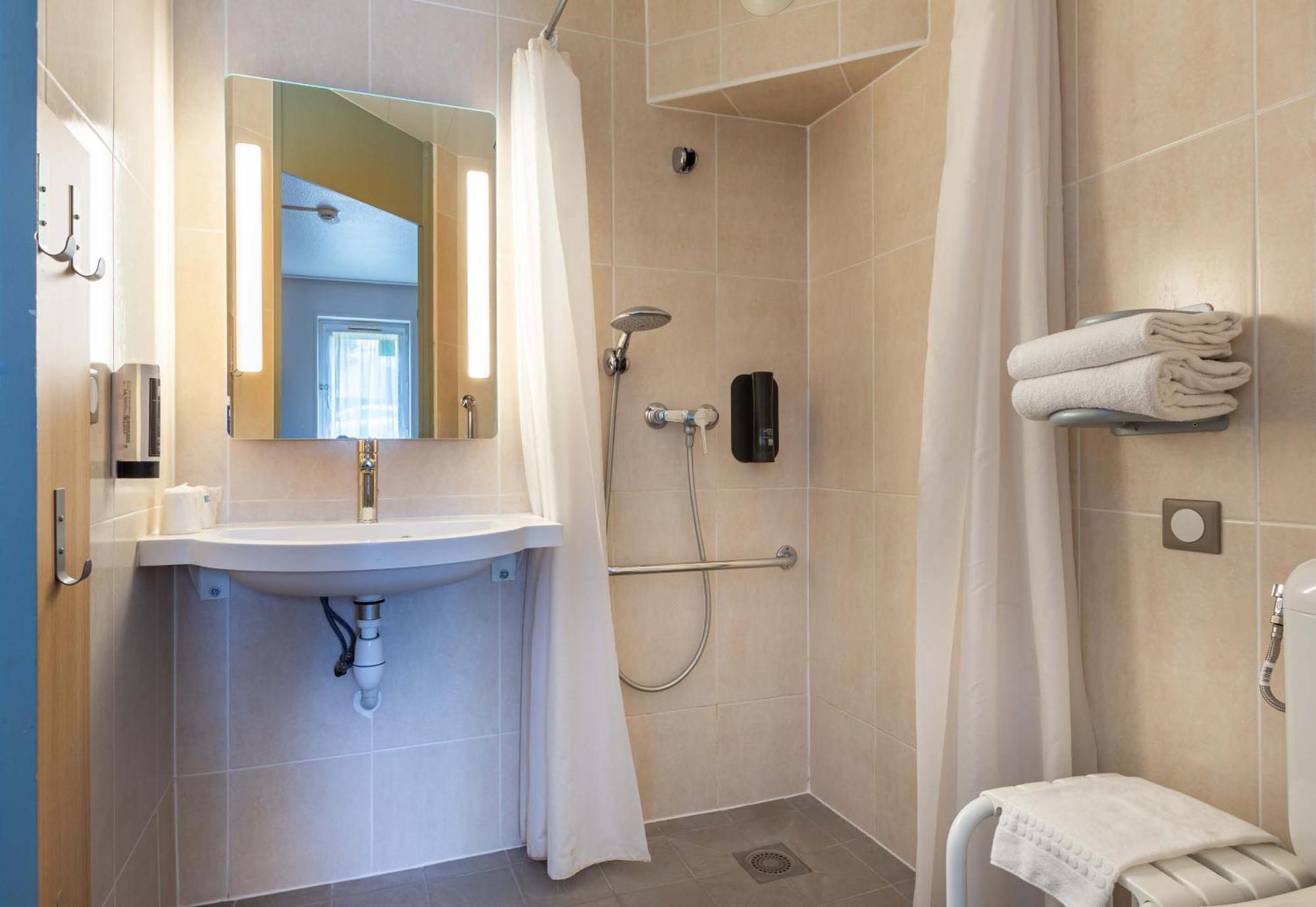 B&B Hotel Chartres Le Coudray Ngoại thất bức ảnh