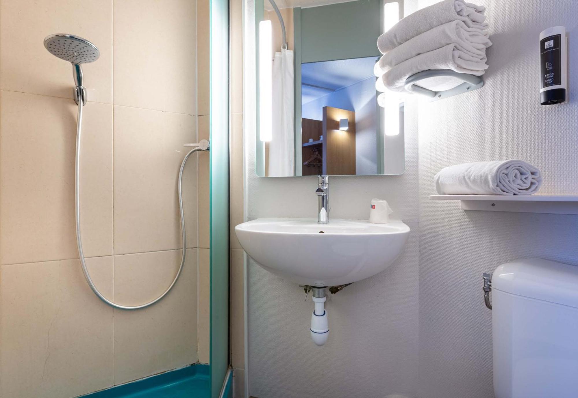 B&B Hotel Chartres Le Coudray Ngoại thất bức ảnh